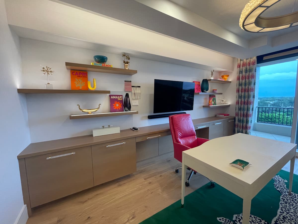 design-tips-styling-custom-built-in-shelving-professoinal-interior-designer-sarasota